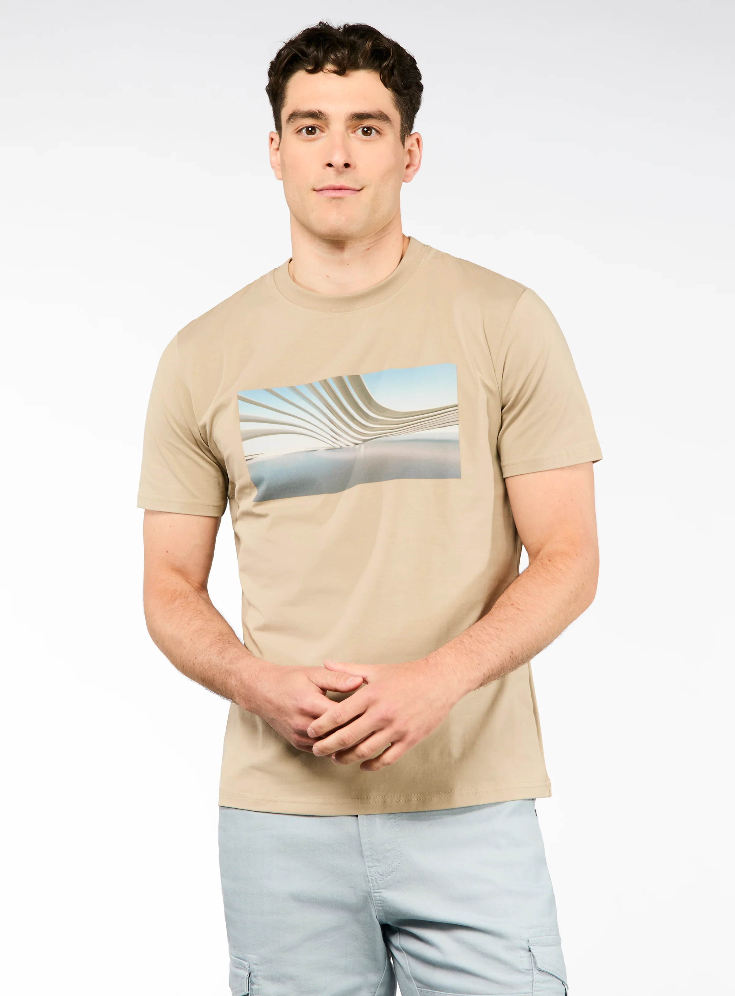 T-shirt à imprimé vision futuriste