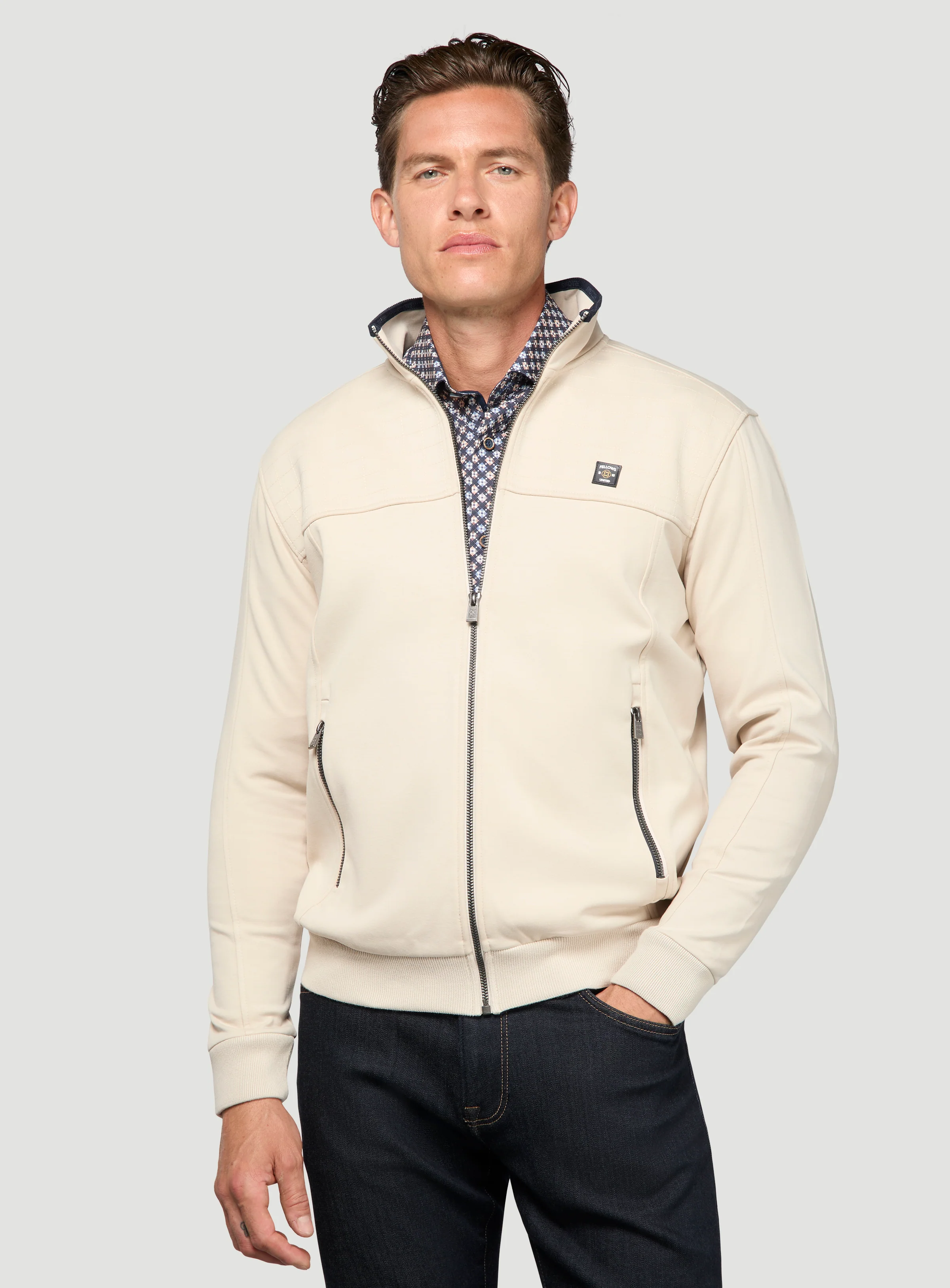 Cardigan beige à col montant