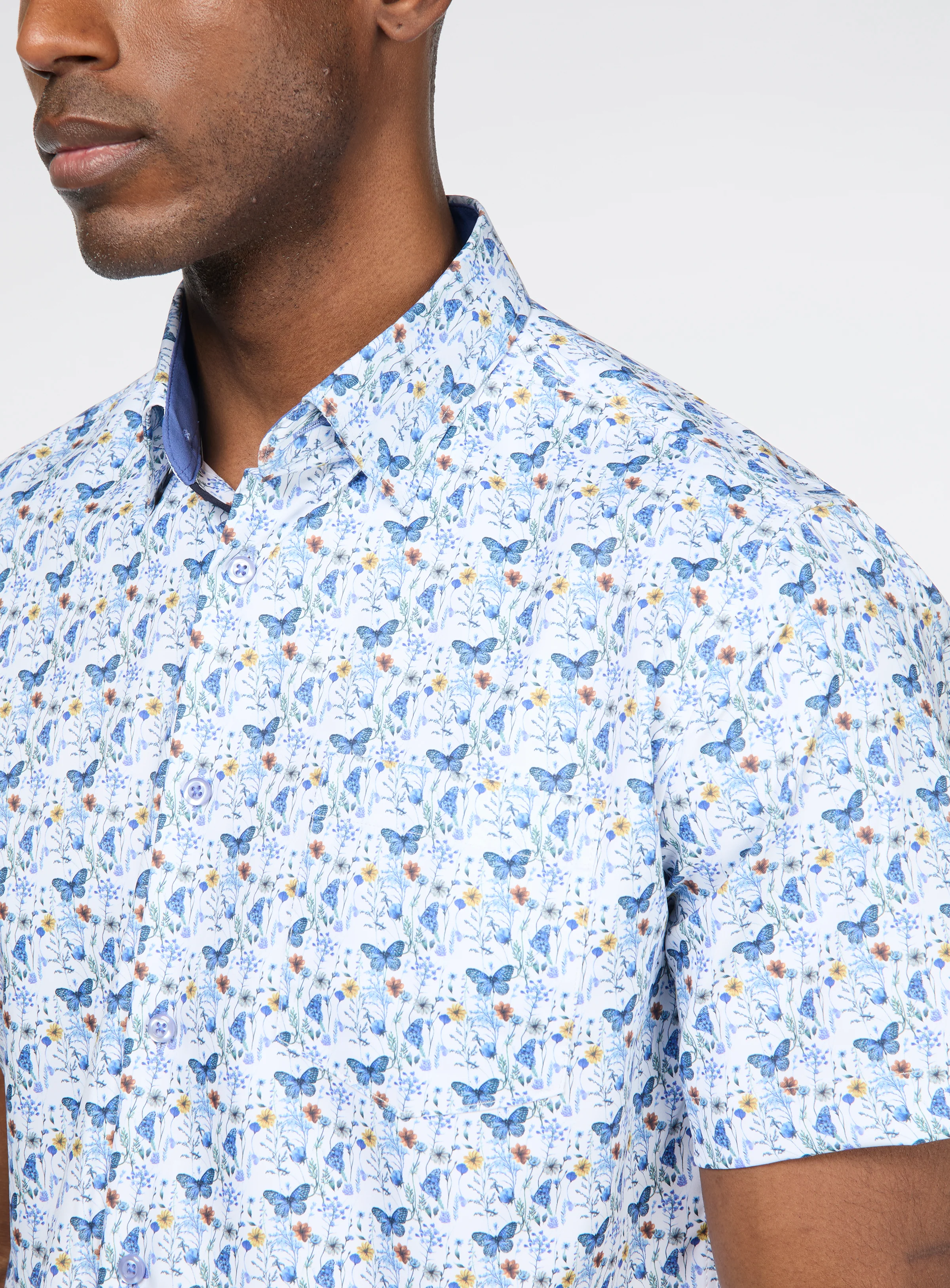 Chemise bleue à motif de papillons - Image 2