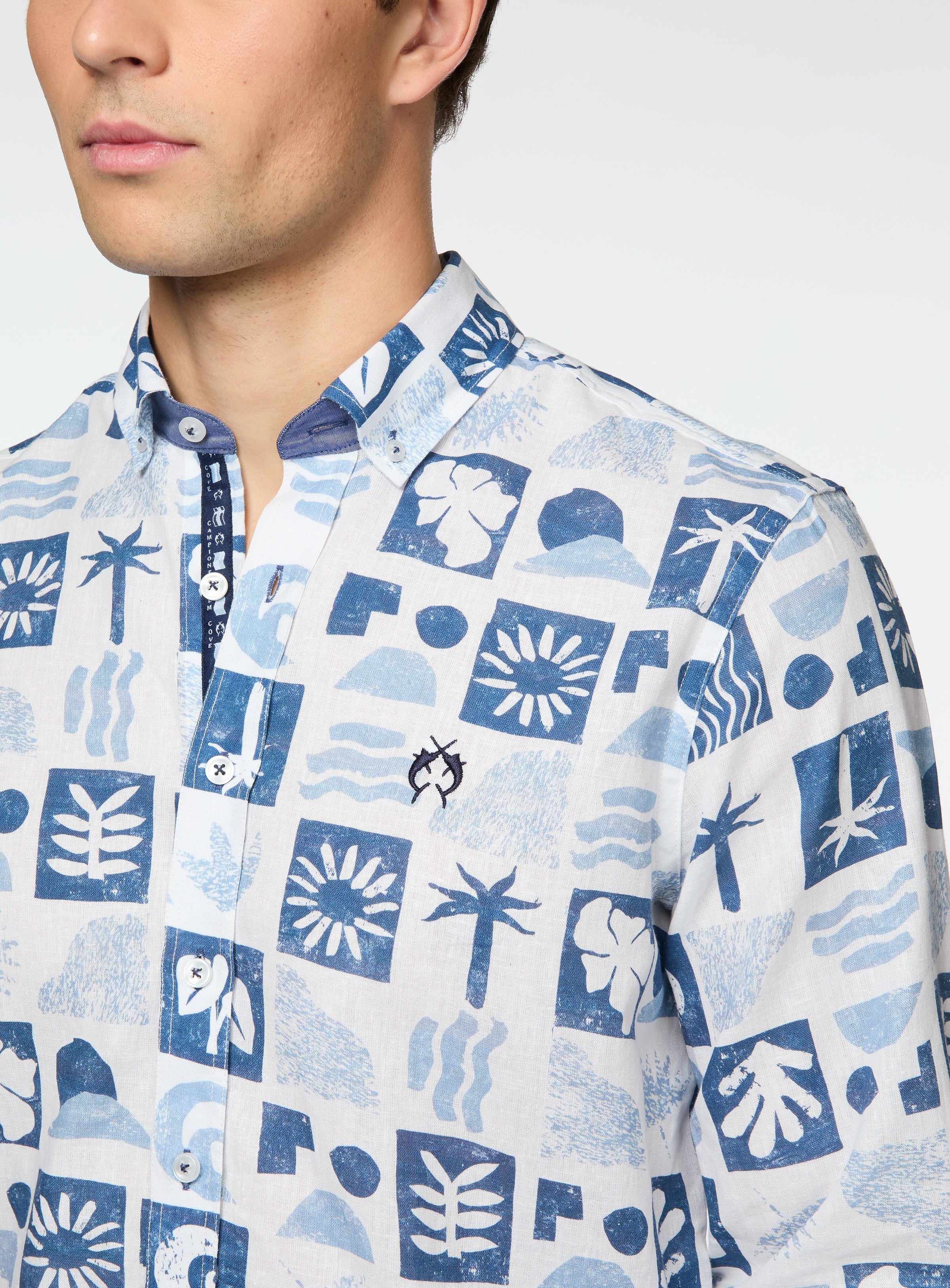 Chemise à imprimé tropical bleu - Image 2