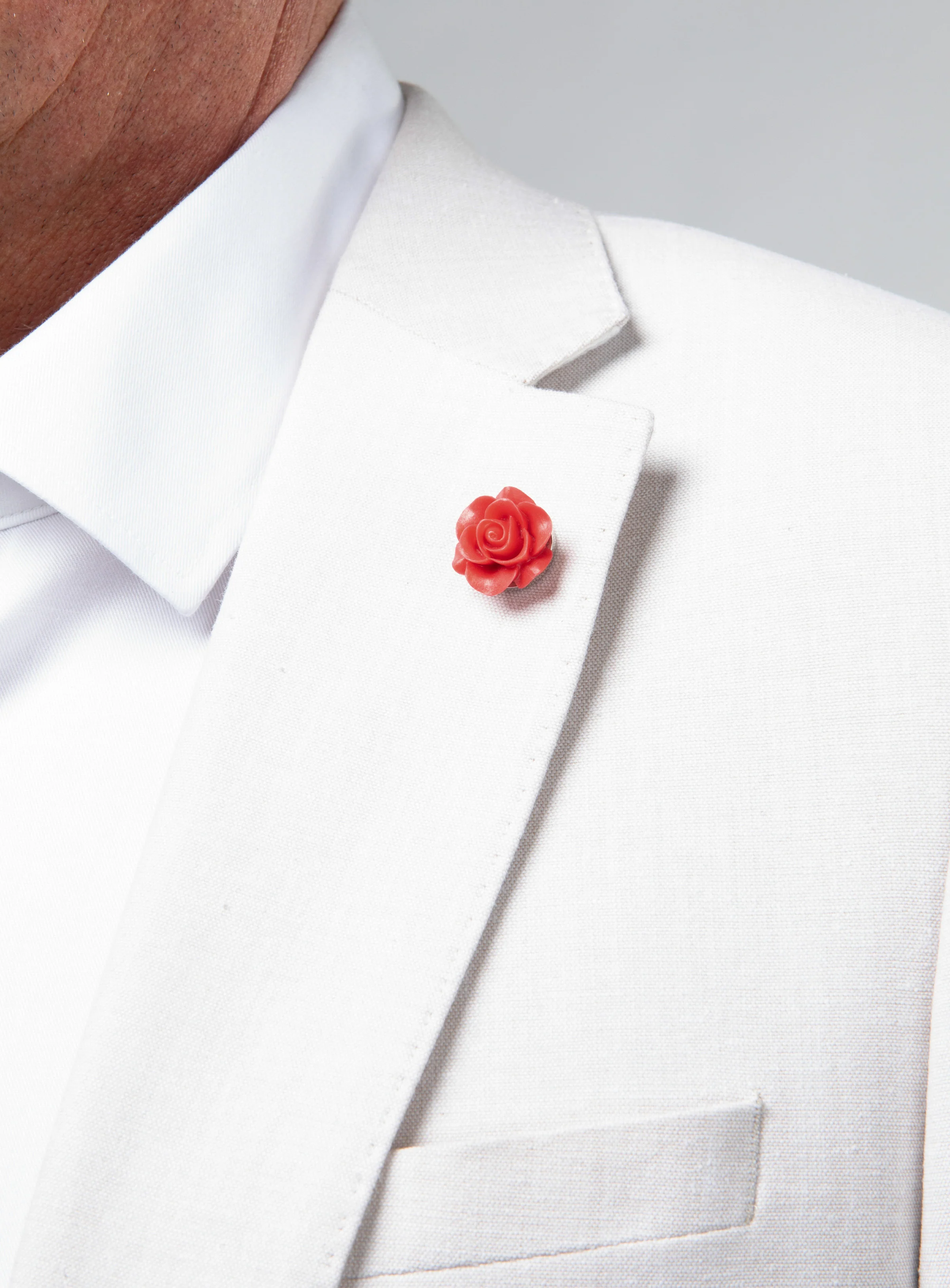 Broche à fleur rouge